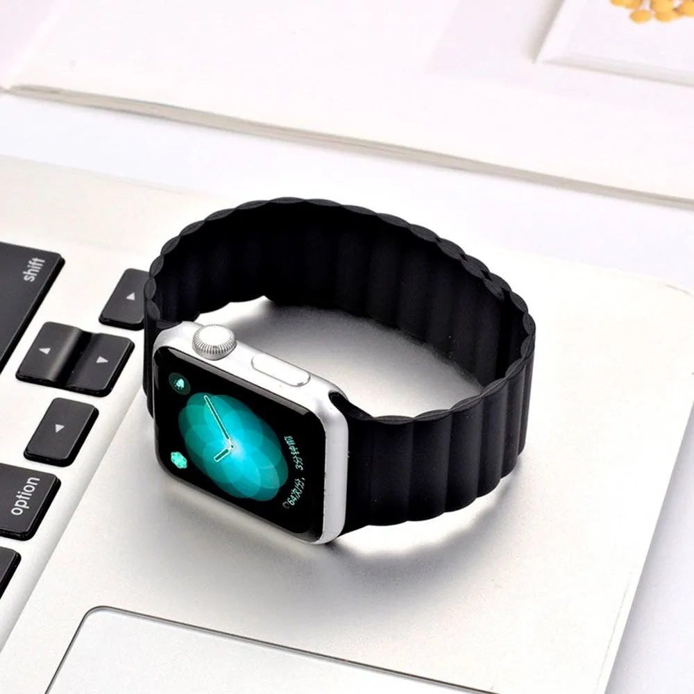 Apple Watch (42/44/SE/45/49mm) Lippa Magnetisk Silikone Rem - Sort
