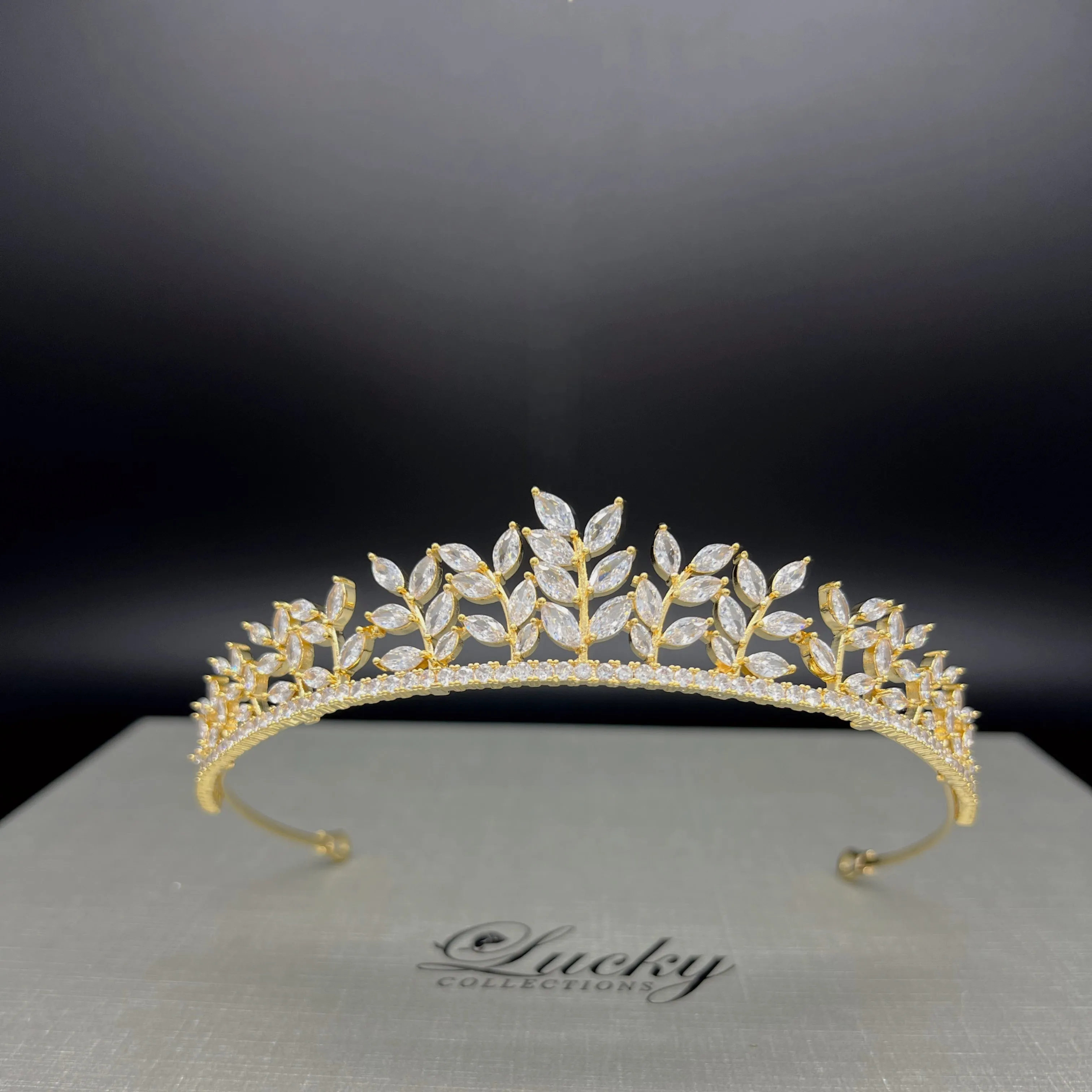 Bridal Small Tiara for a gentle look, Crown for Bride, Headpiece for Wedding