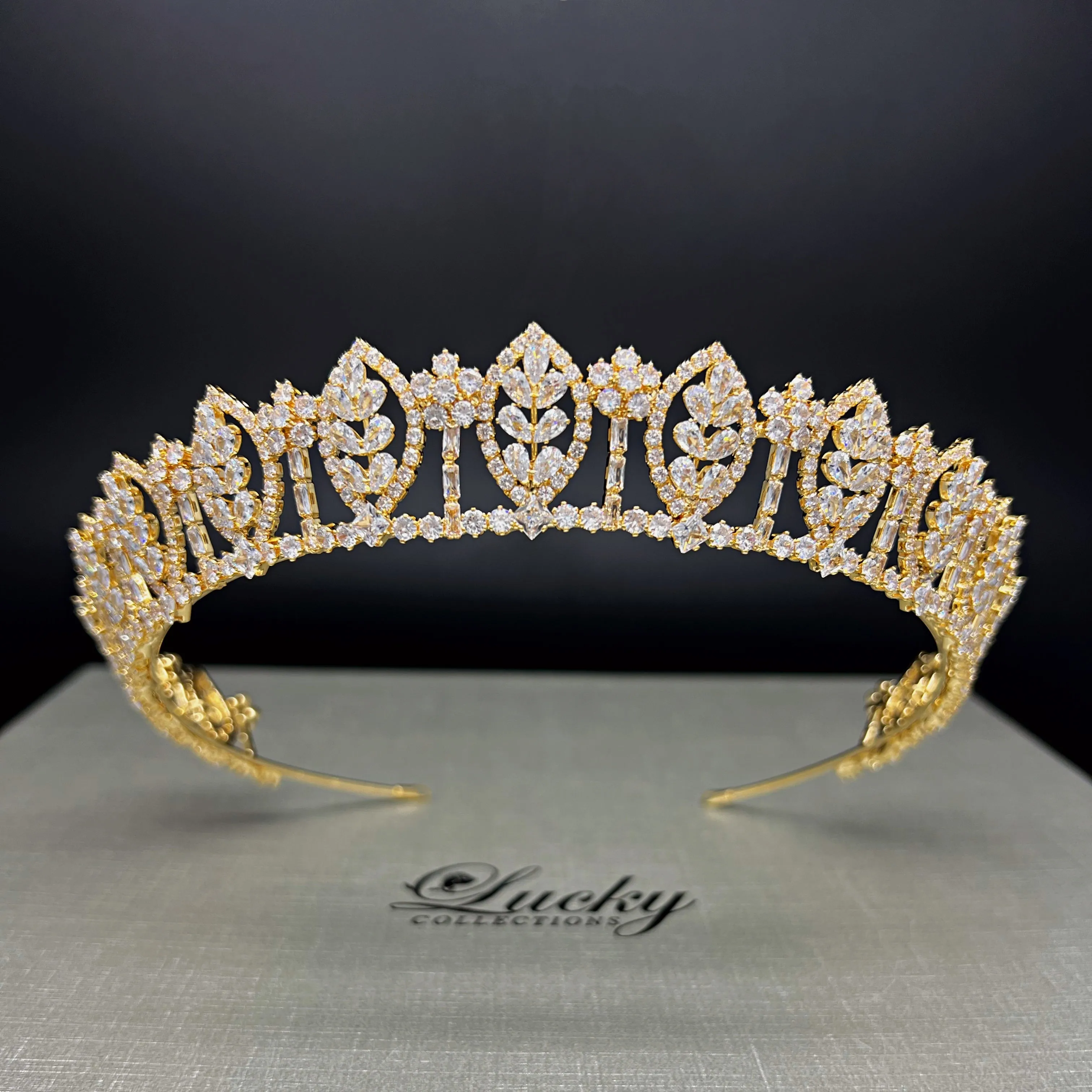 Bridal Tiara Crown, Short Tiara for Quinceanera, Dimensional look for 2024 events