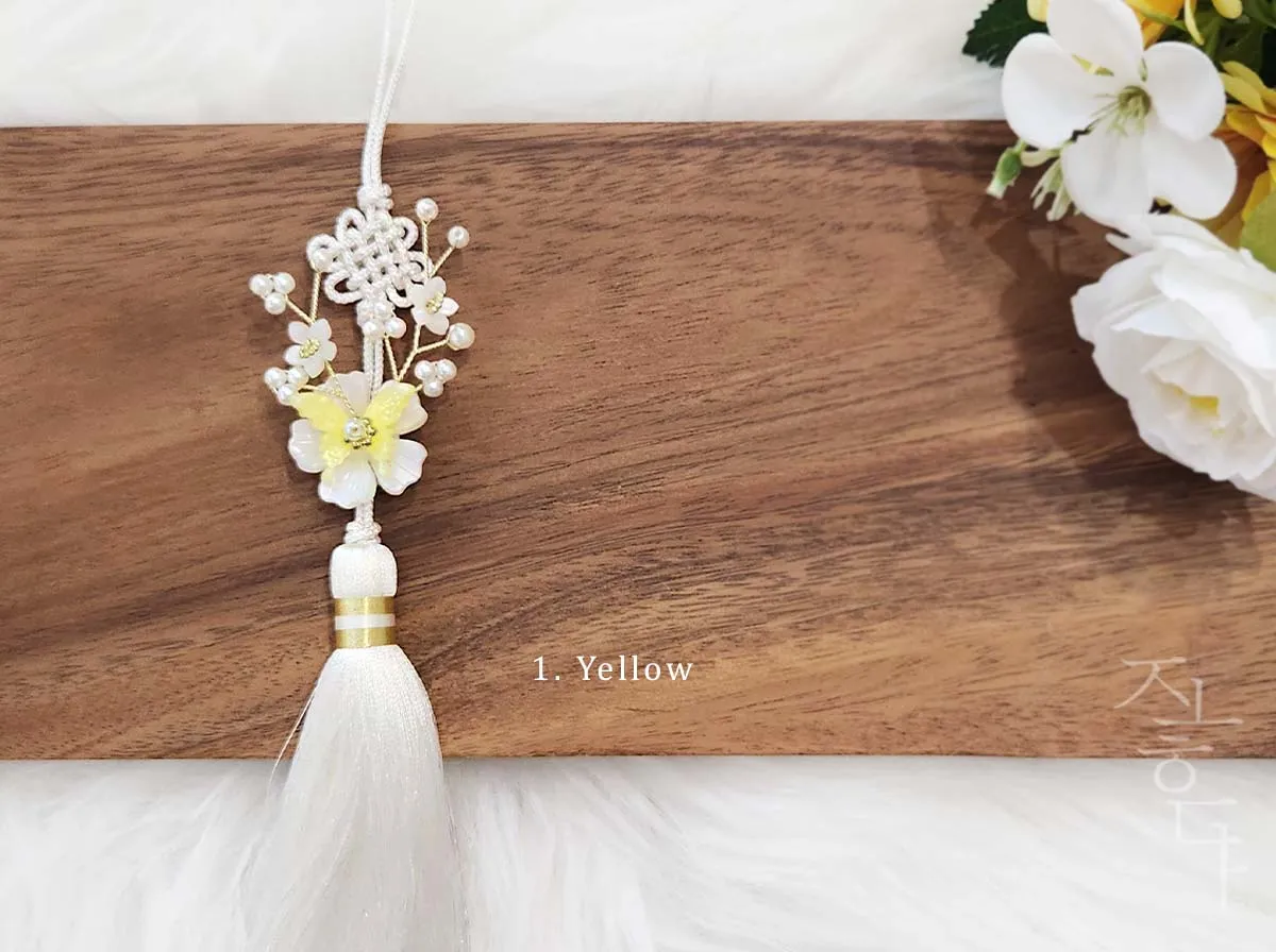 Butterfly on Flower Tassel Norigae (3 Colors)