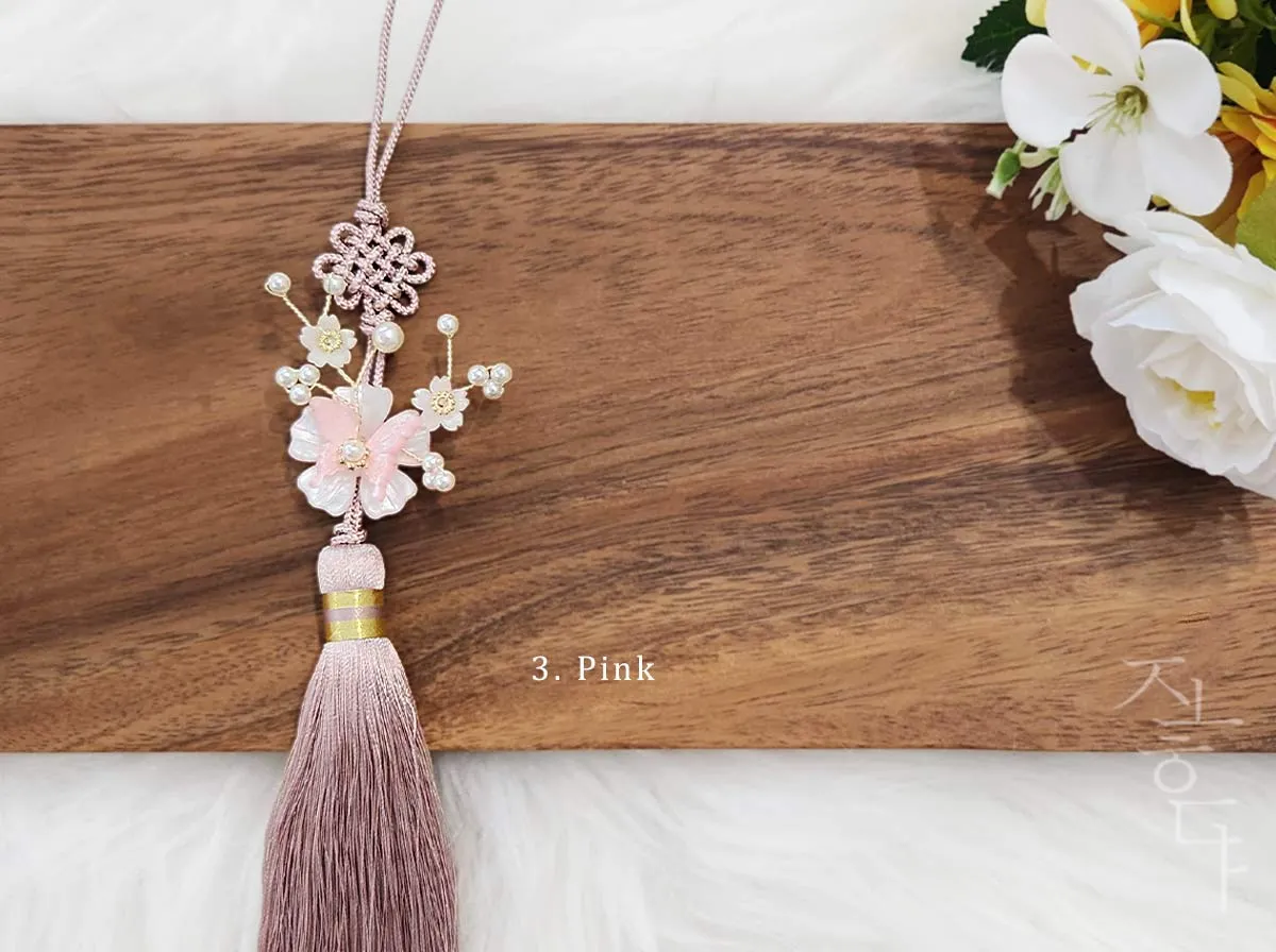 Butterfly on Flower Tassel Norigae (3 Colors)