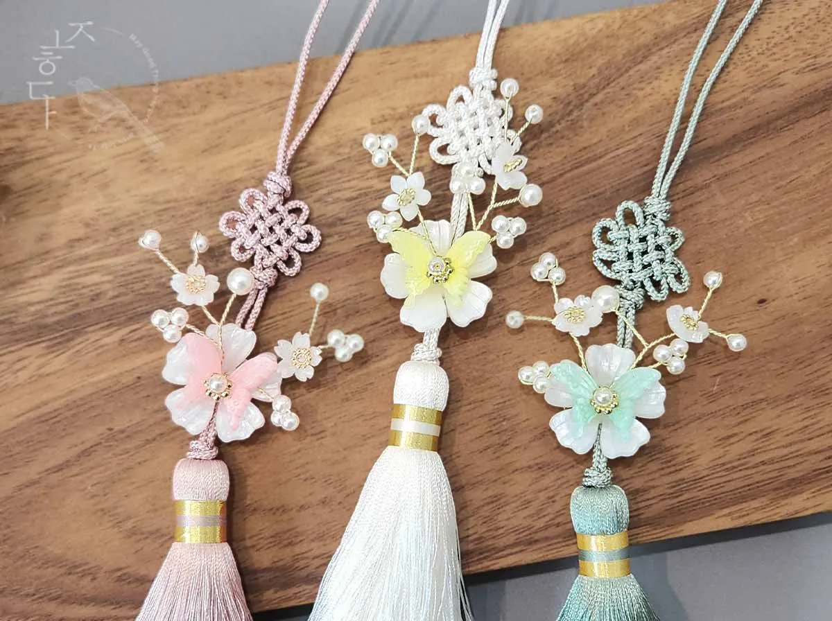 Butterfly on Flower Tassel Norigae (3 Colors)