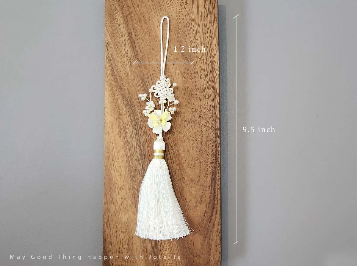 Butterfly on Flower Tassel Norigae (3 Colors)