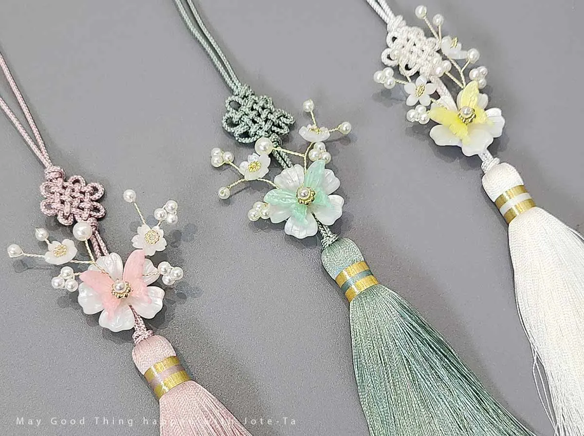 Butterfly on Flower Tassel Norigae (3 Colors)