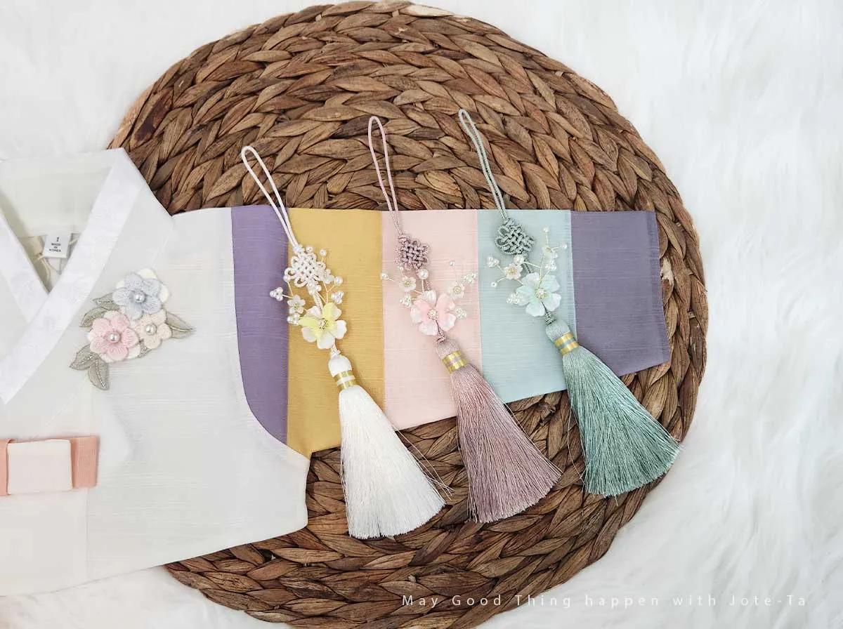 Butterfly on Flower Tassel Norigae (3 Colors)