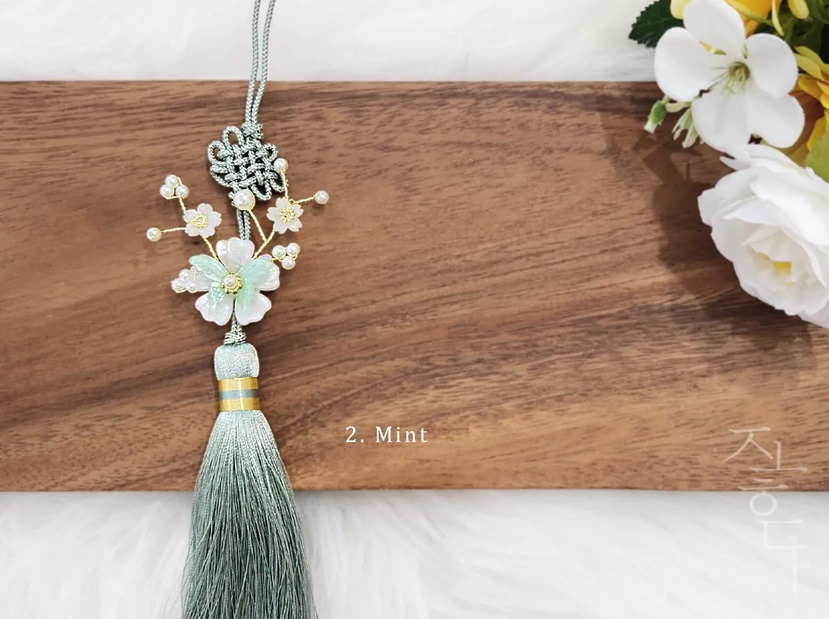 Butterfly on Flower Tassel Norigae (3 Colors)