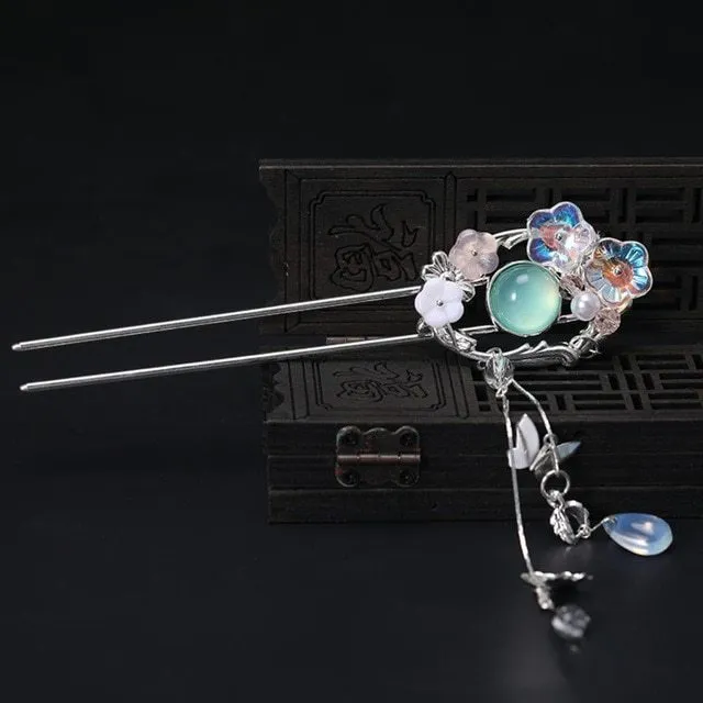 Chinese Style Step Shake and Tassel Hairpin