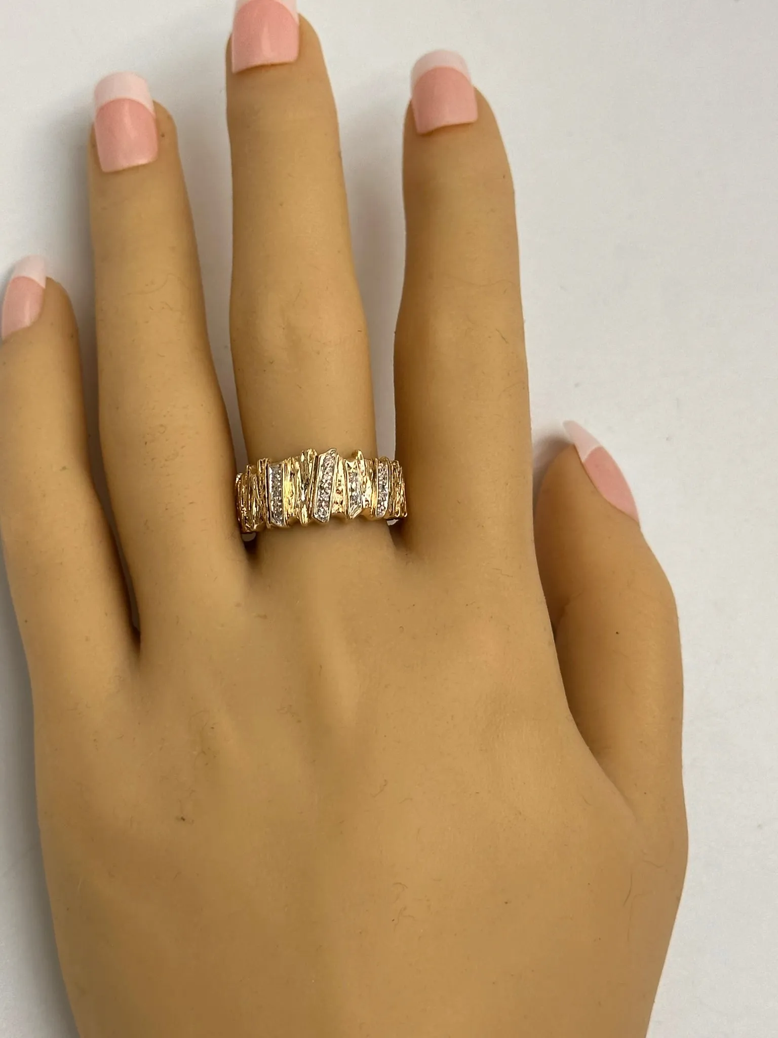 Distinctive 9ct Yellow Gold Diamond Ring with Textured Head