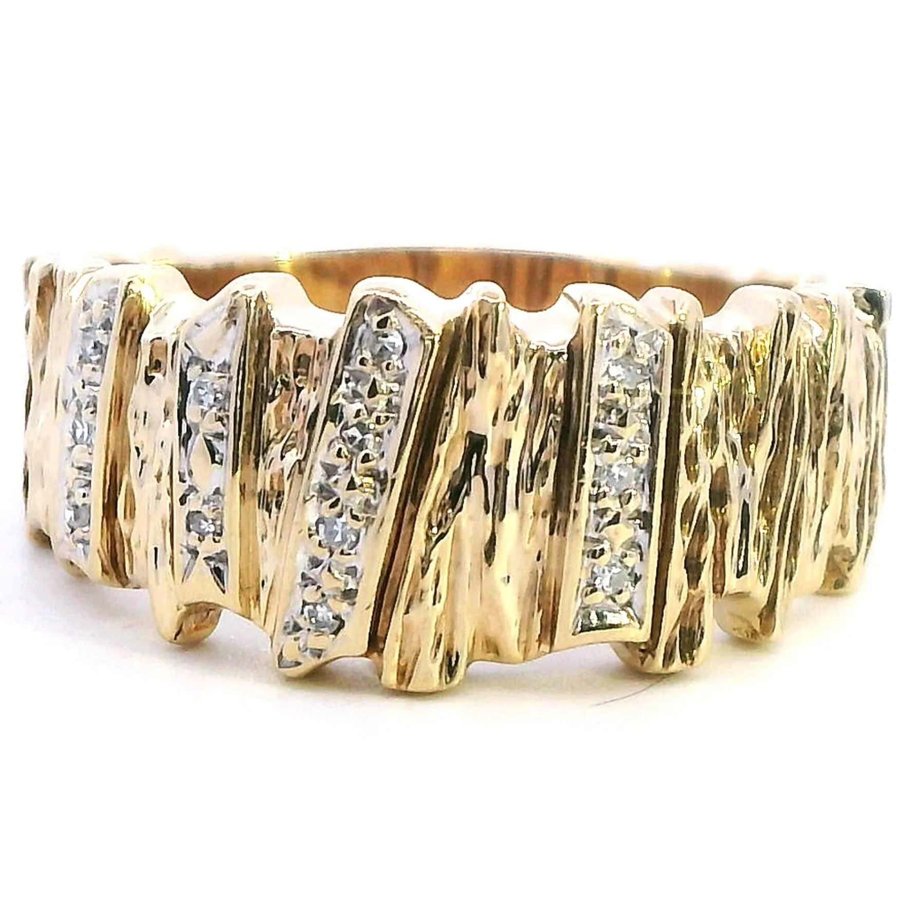 Distinctive 9ct Yellow Gold Diamond Ring with Textured Head
