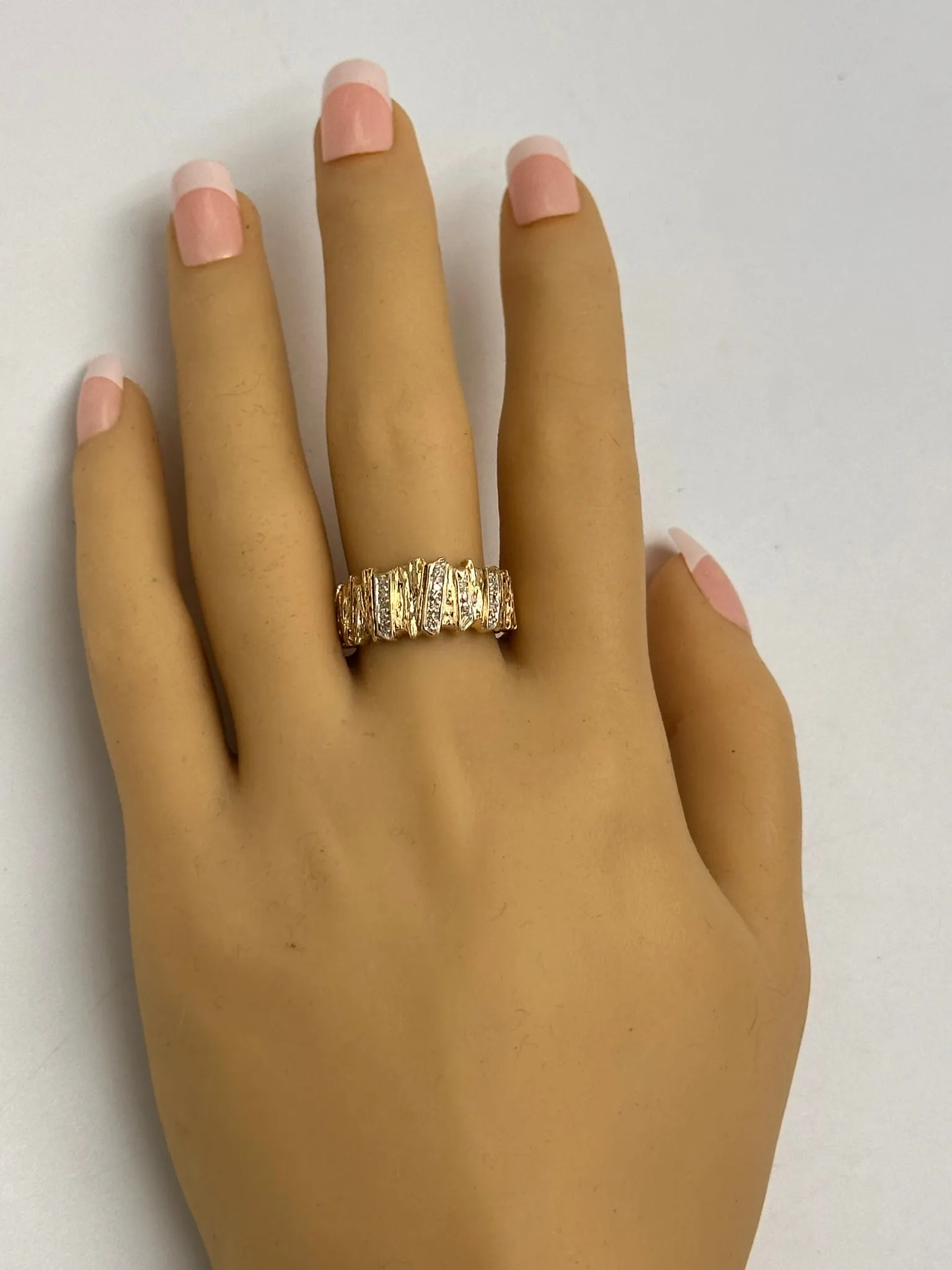 Distinctive 9ct Yellow Gold Diamond Ring with Textured Head