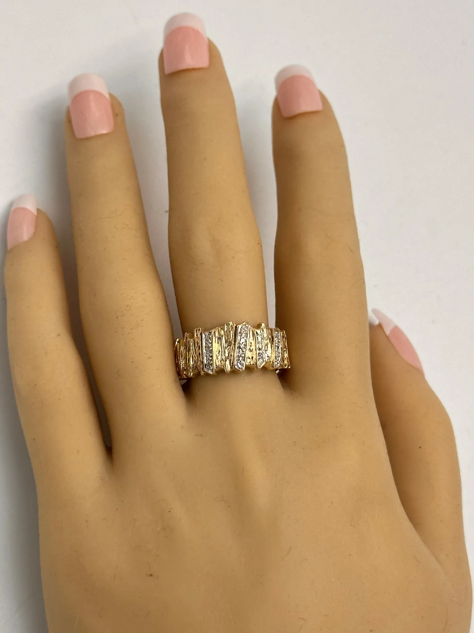 Distinctive 9ct Yellow Gold Diamond Ring with Textured Head