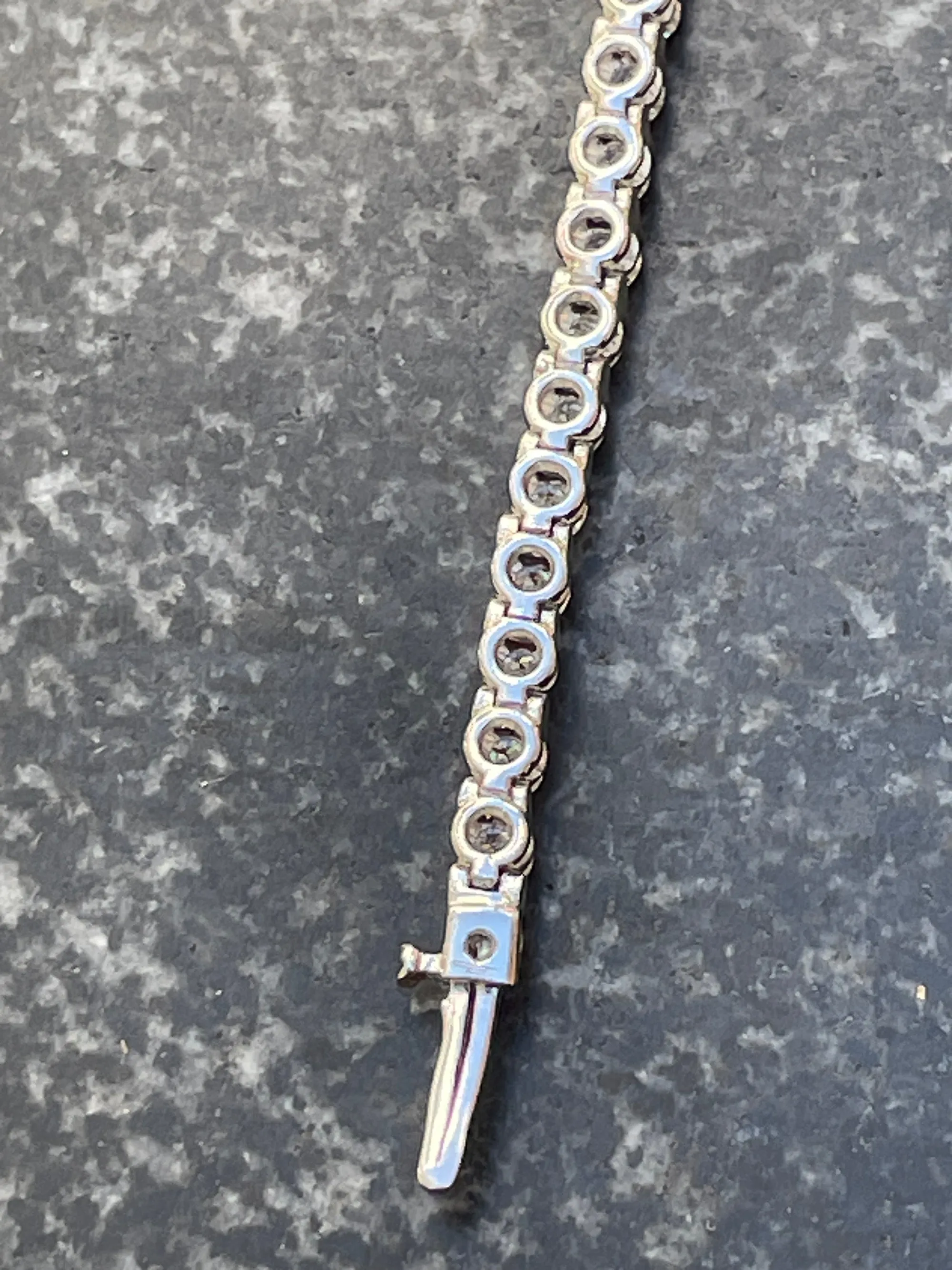 Fine 2.75 Carat Natural Round Diamond Tennis Line Platinum 3 Prong Bracelet