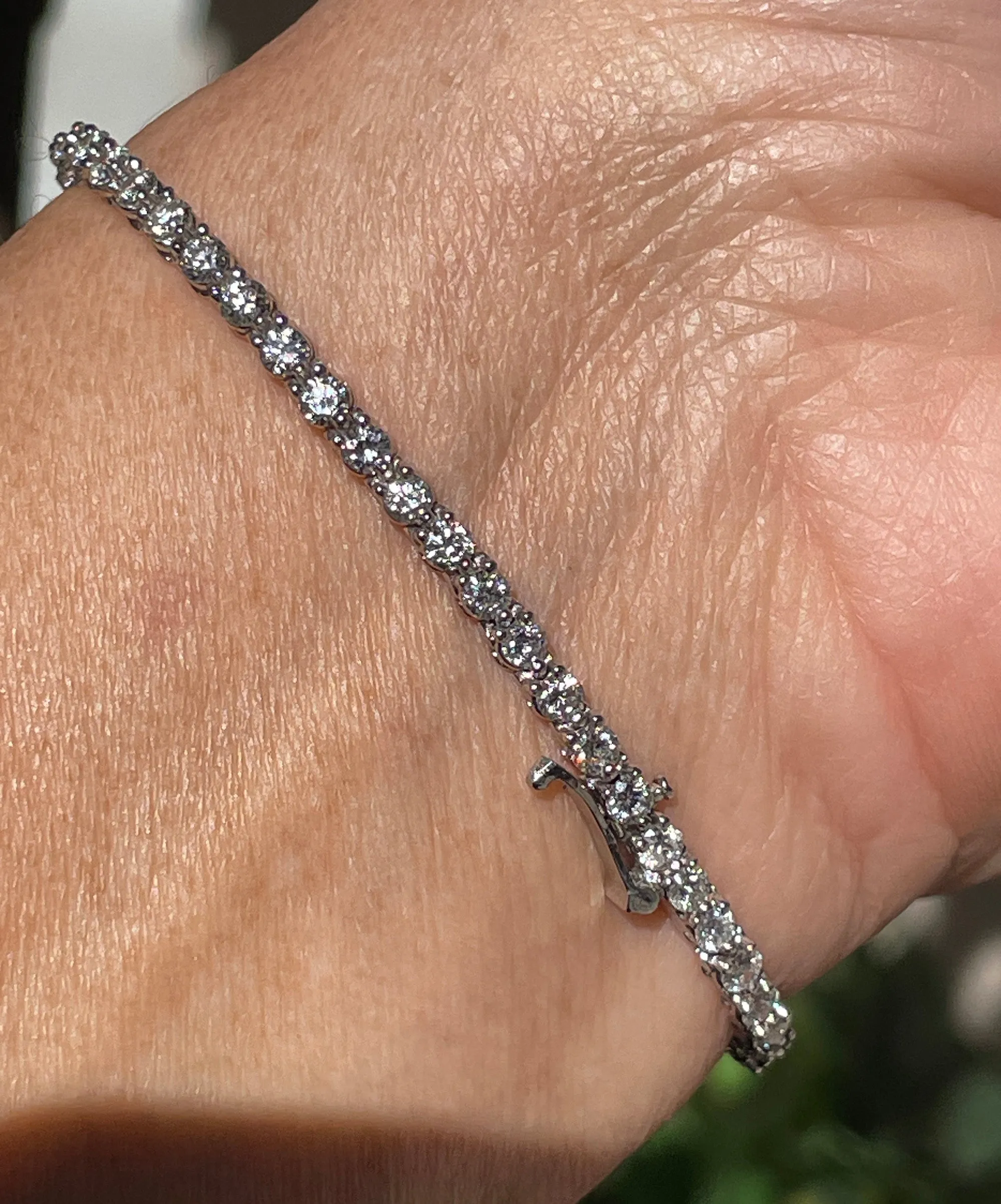 Fine 2.75 Carat Natural Round Diamond Tennis Line Platinum 3 Prong Bracelet