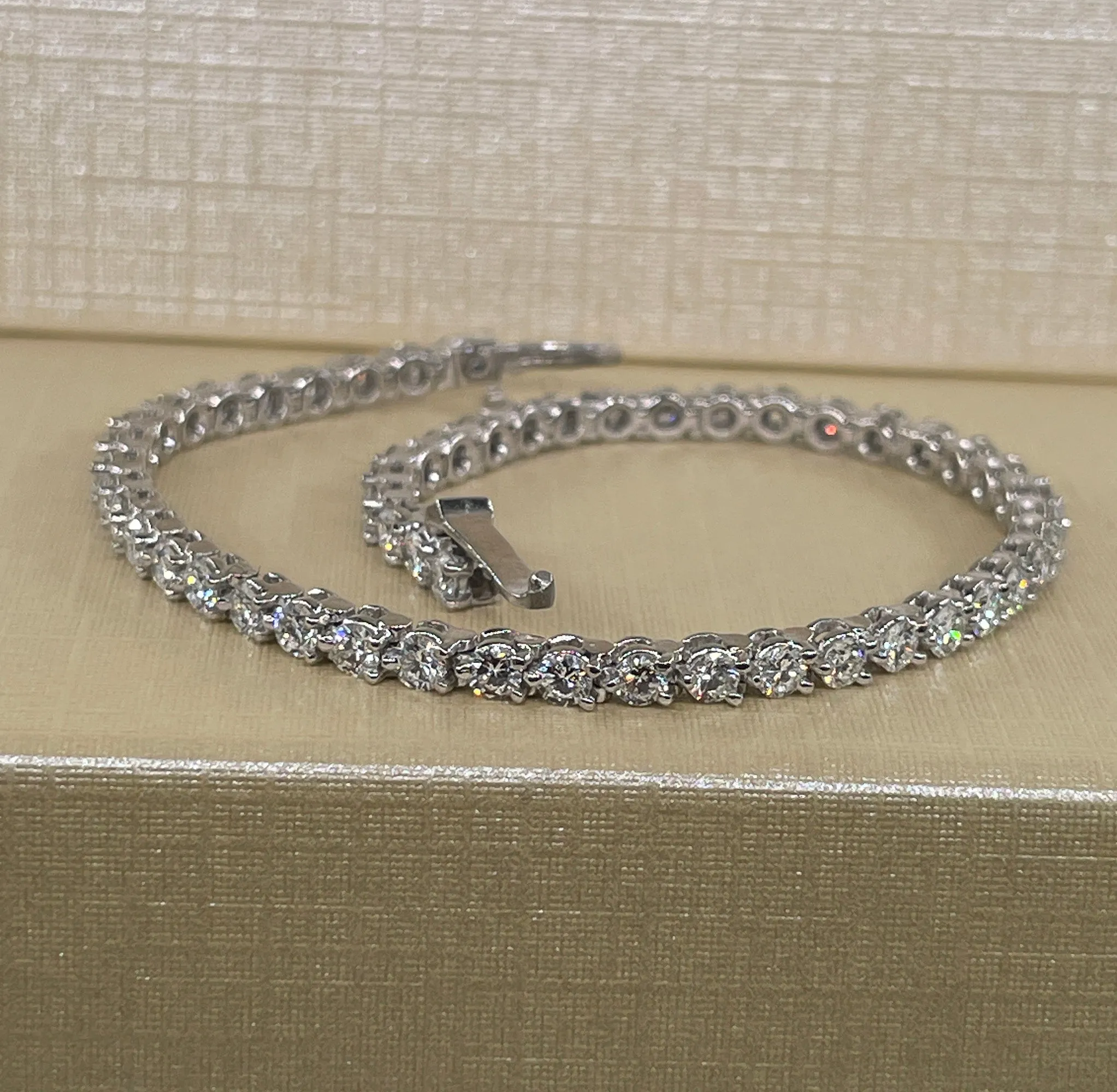 Fine 2.75 Carat Natural Round Diamond Tennis Line Platinum 3 Prong Bracelet