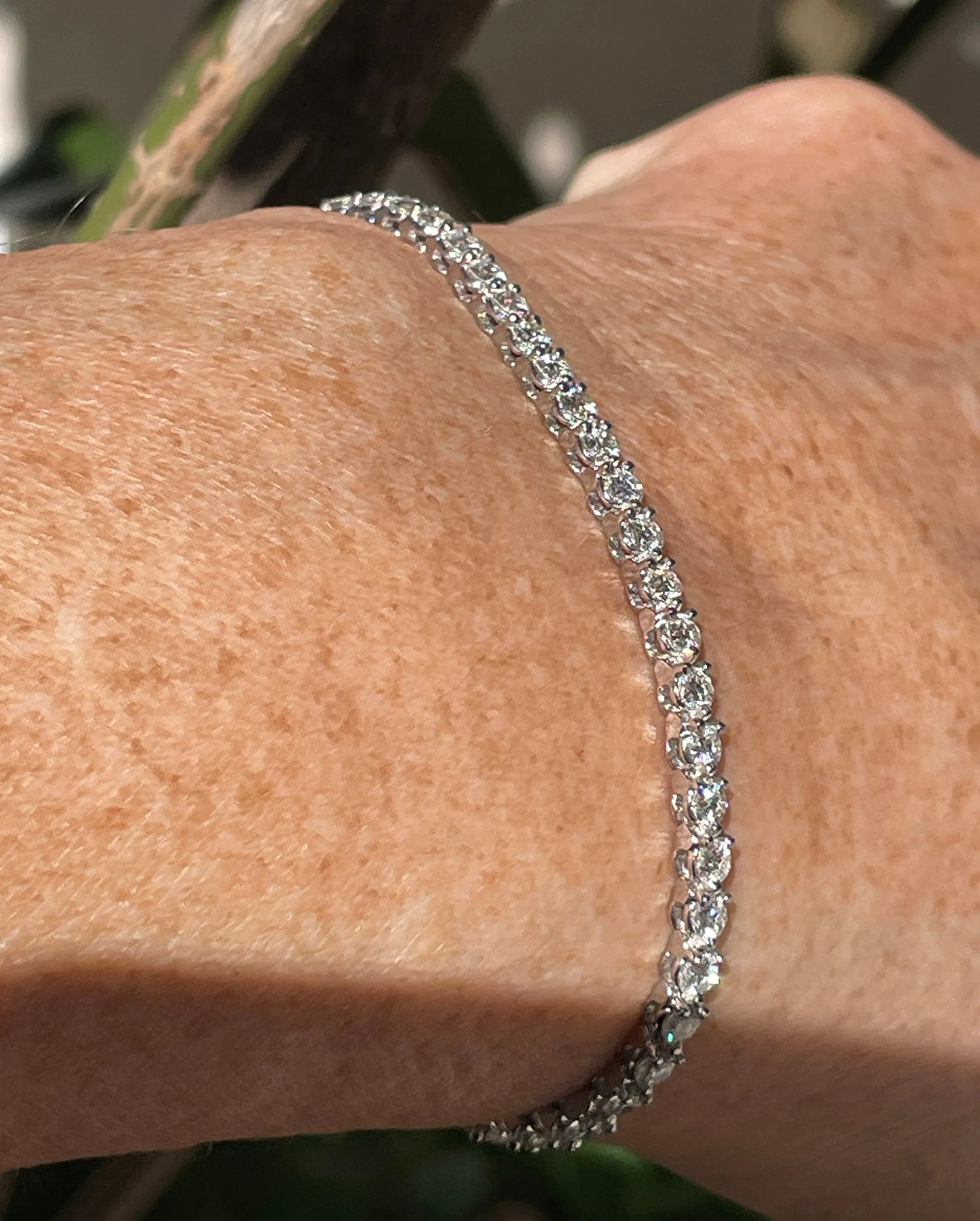 Fine 2.75 Carat Natural Round Diamond Tennis Line Platinum 3 Prong Bracelet