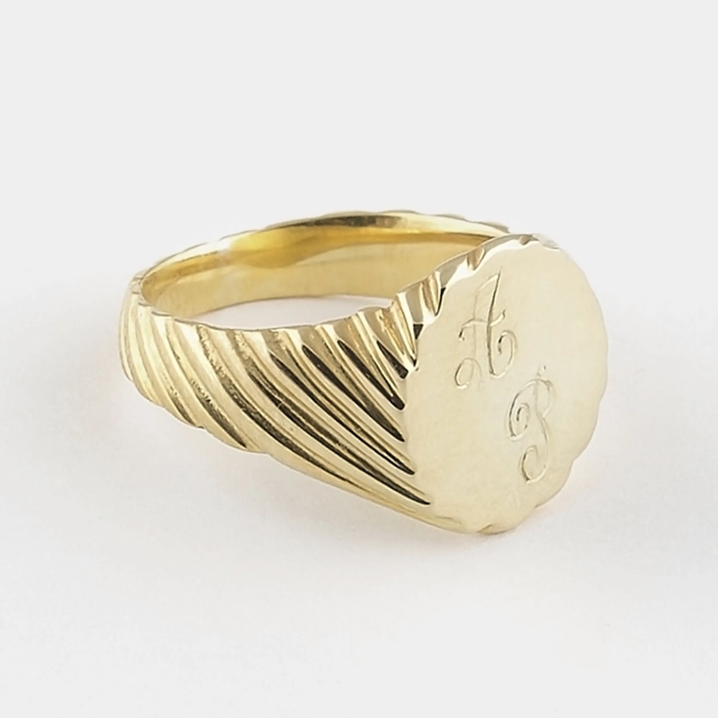 Julius Signet Ring in Gold