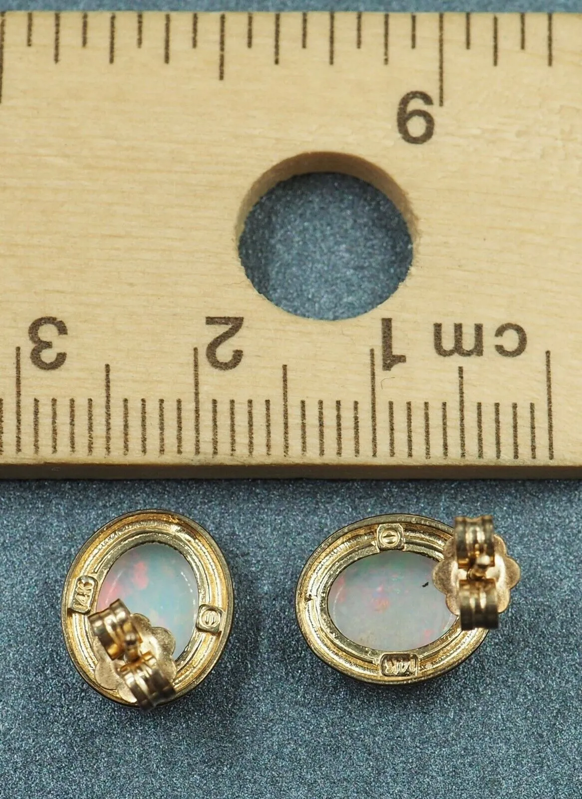 Light Opal 14ct Yellow Gold Stud Earrings
