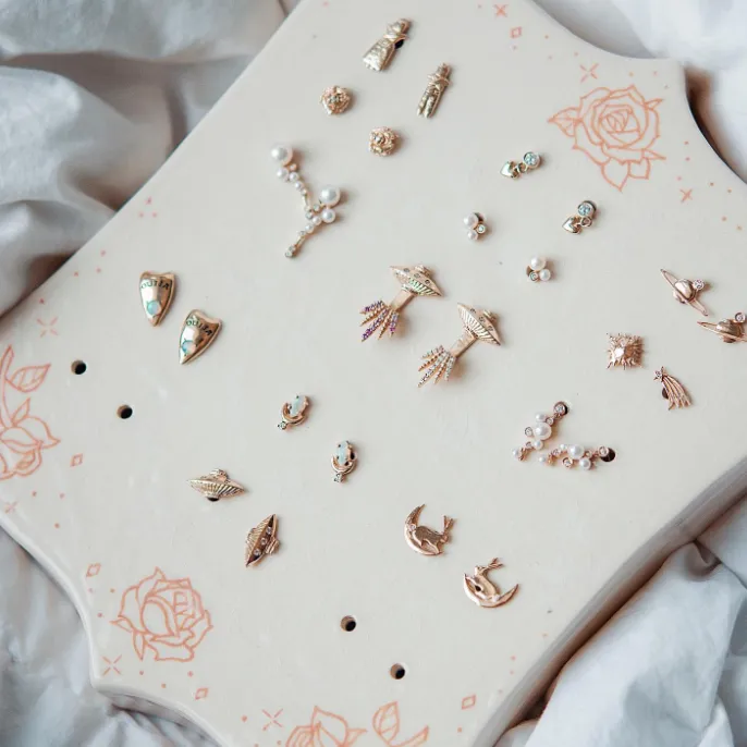 Lvna Stud Earrings