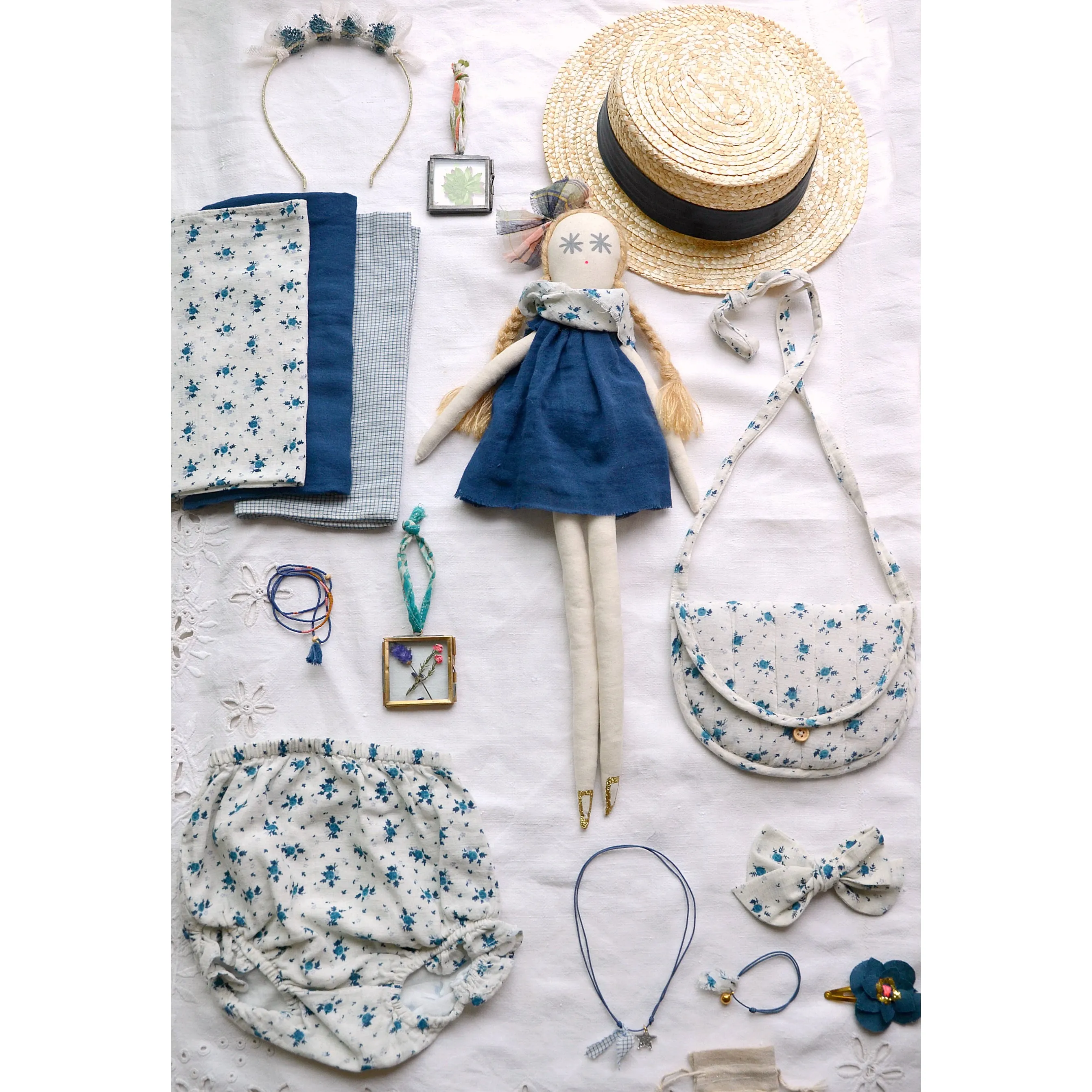 Minina Loves Hairpin Old School Veronica Blue Flowers