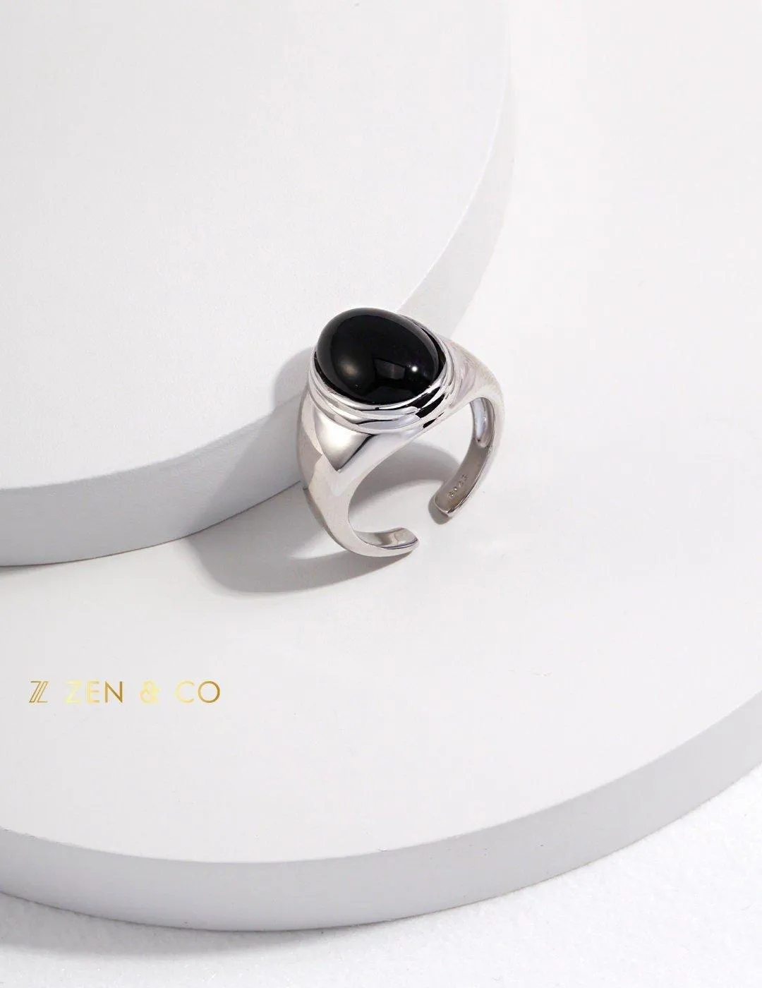 NALINI Signet open ring with black onyx and mother of pearl