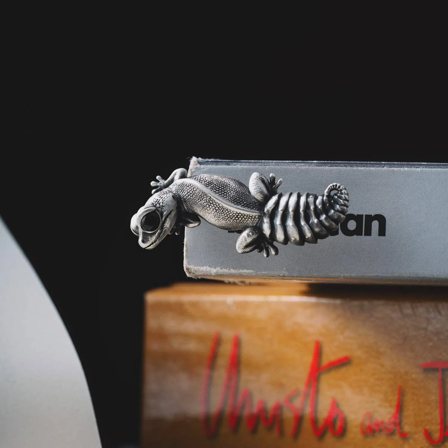 Oxidized Silver Knob Tail Gecko Bookmark & Hairpin