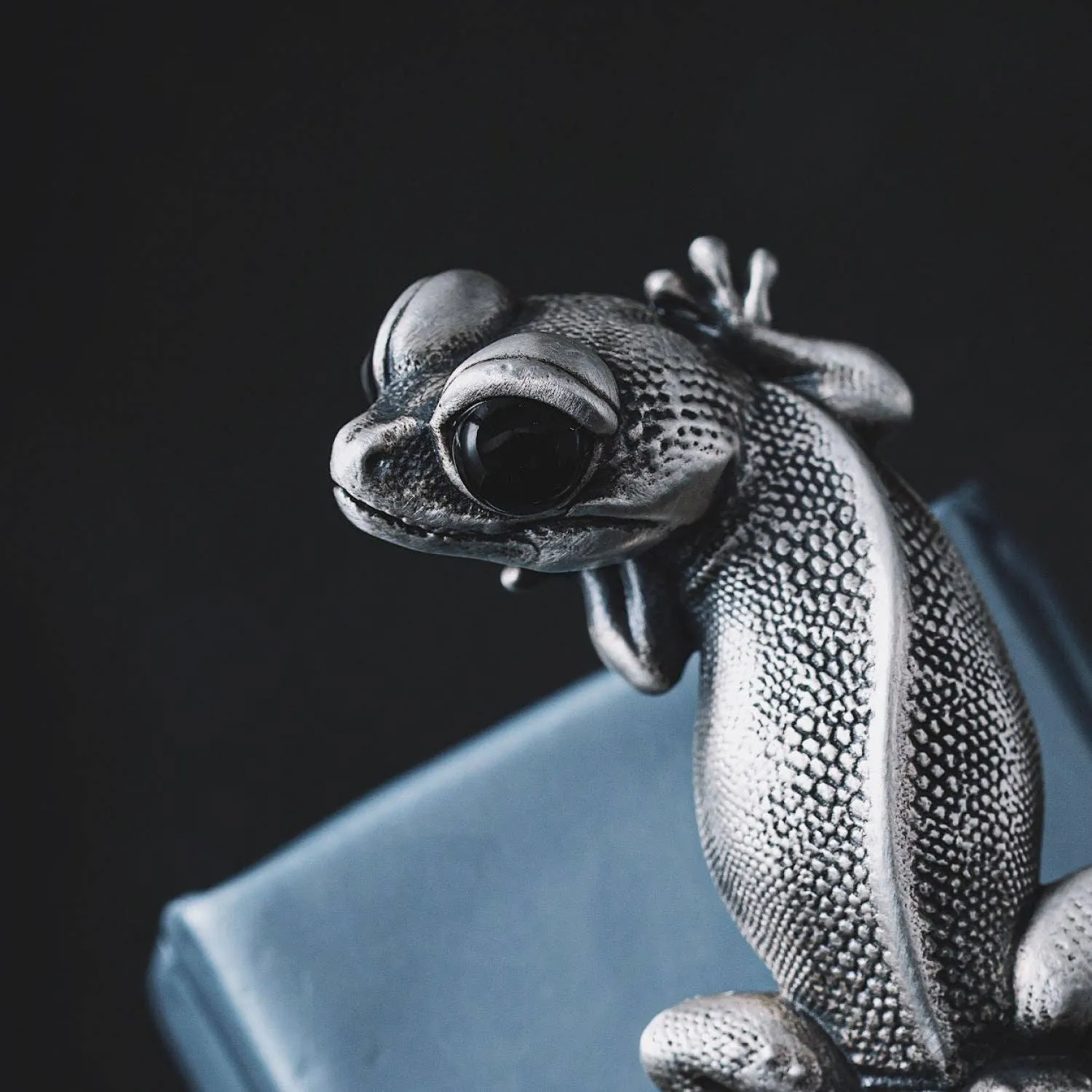 Oxidized Silver Knob Tail Gecko Bookmark & Hairpin