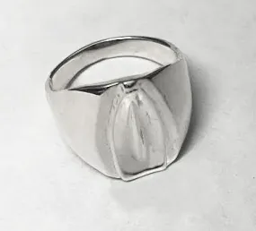 Rowing Tulip Blade Signet Style Ring