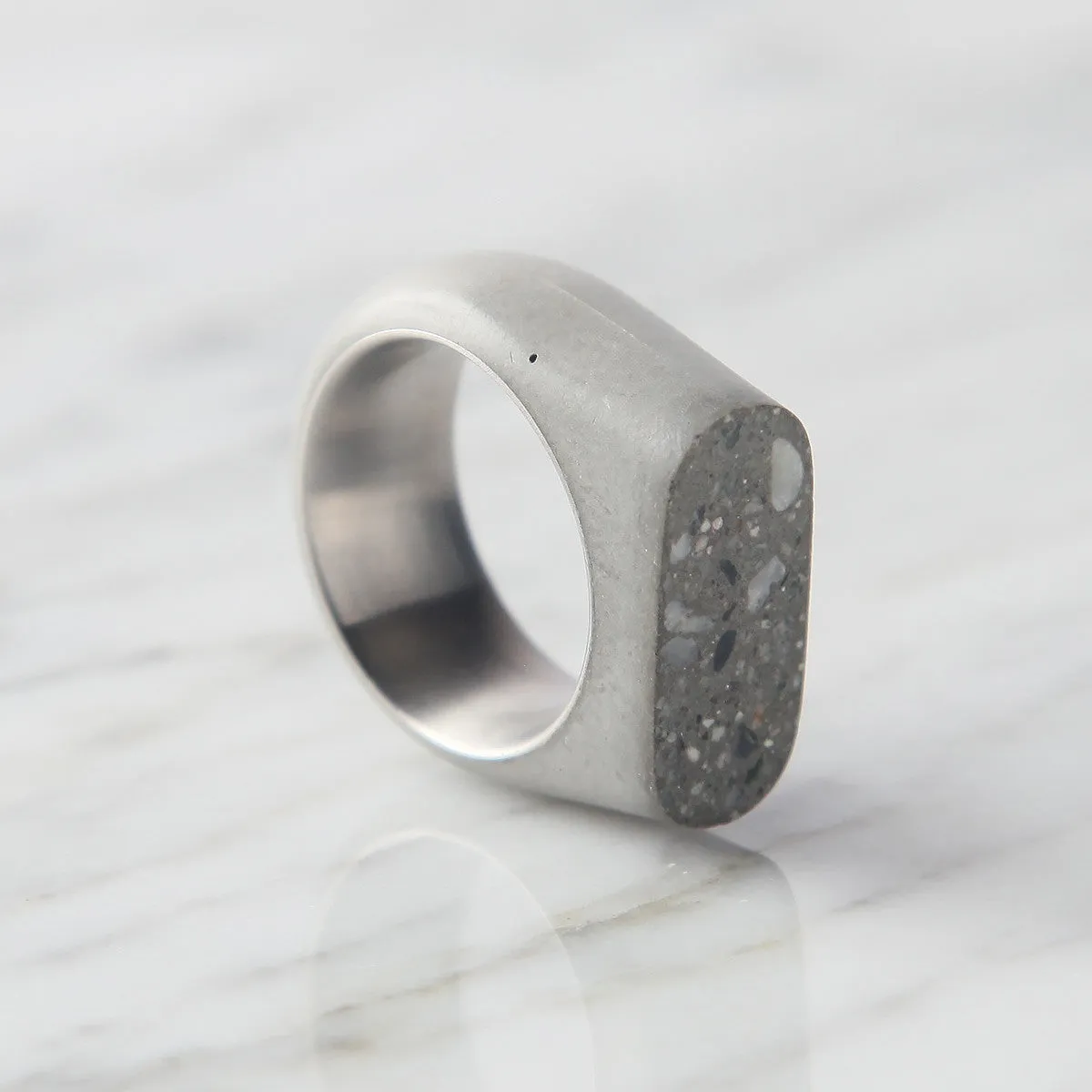 Upright Ring