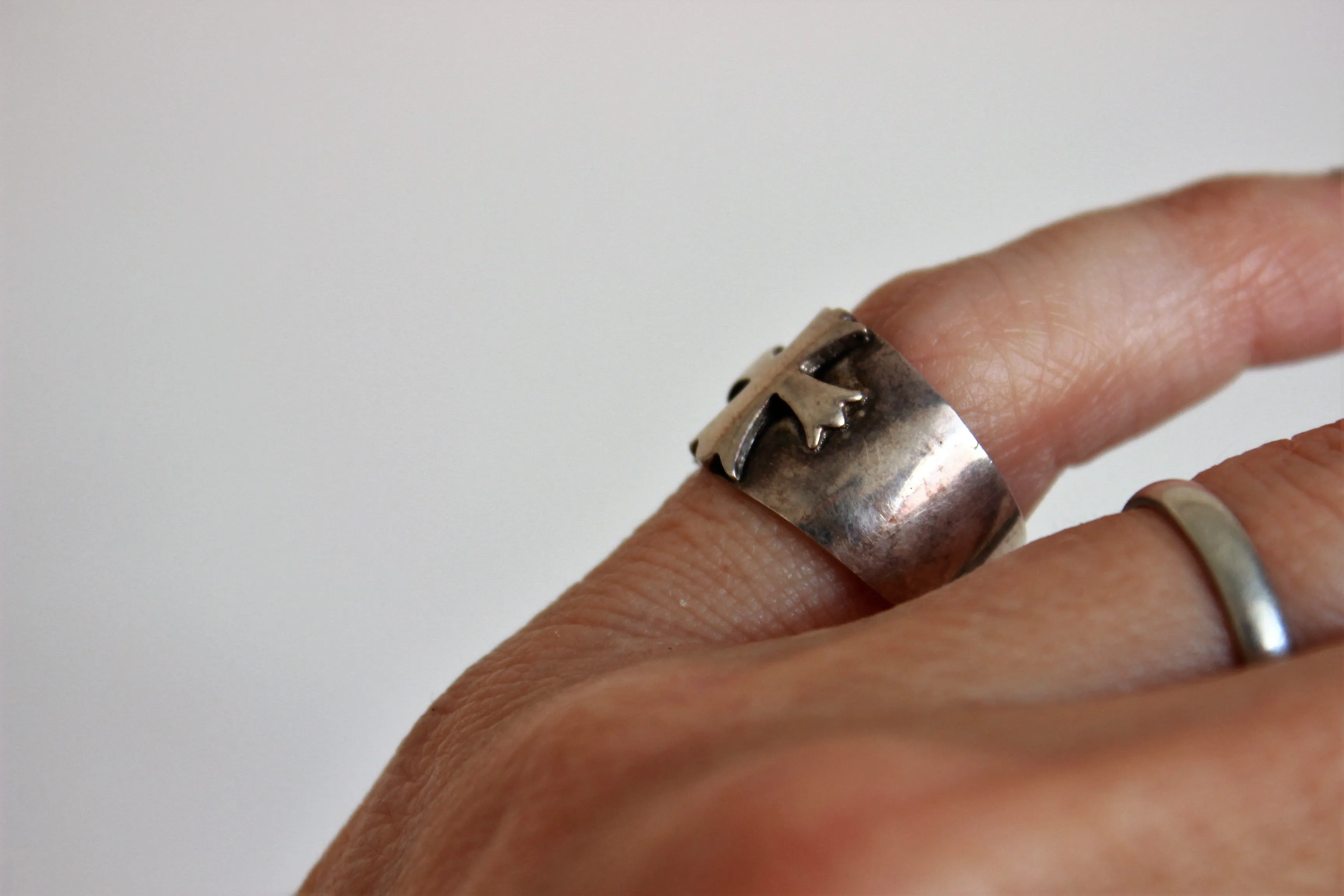 Vintage 1990s Sterlng Silver Medieval Heraldic Ring