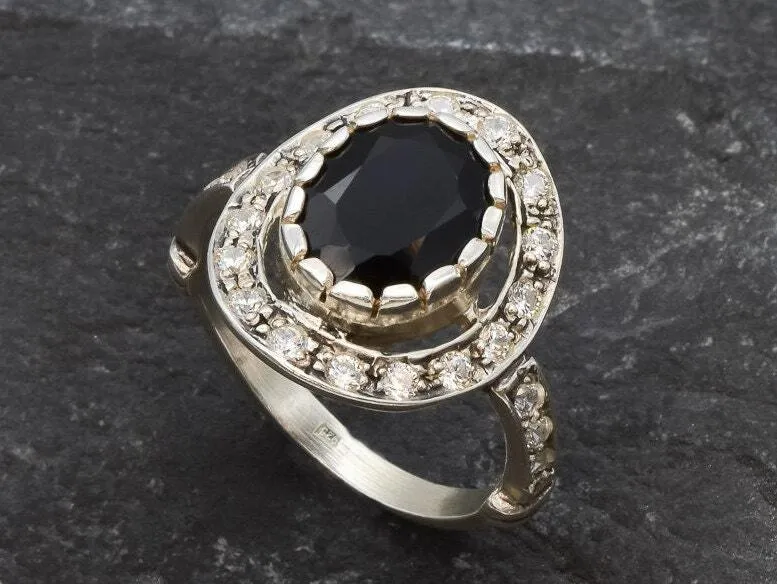 Vintage Onyx Ring - Black Oval Ring - Onyx Cocktail Ring