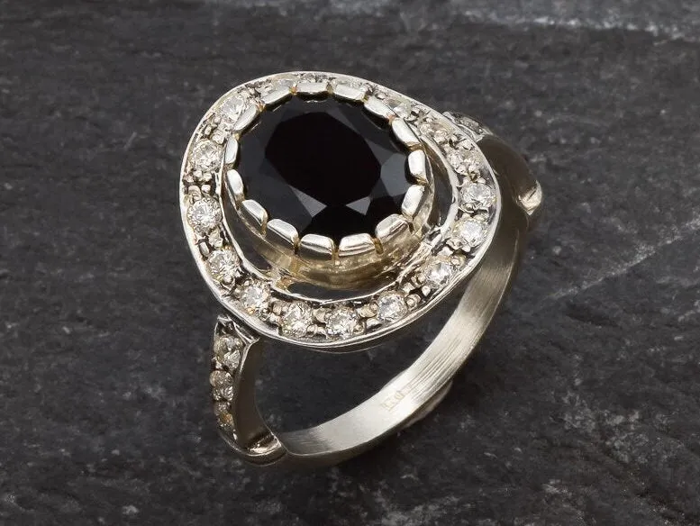 Vintage Onyx Ring - Black Oval Ring - Onyx Cocktail Ring