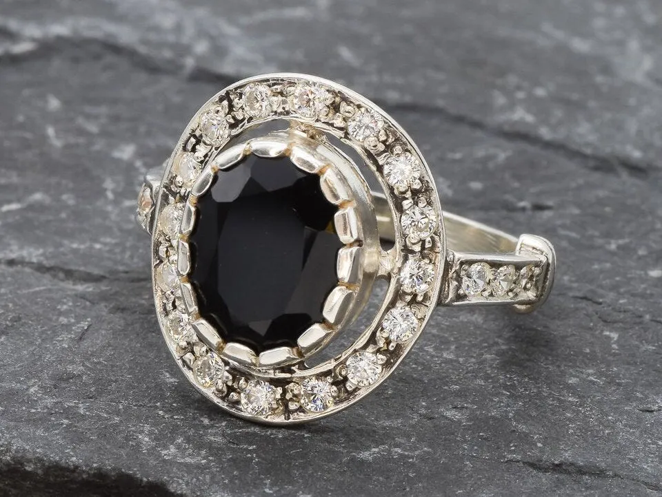 Vintage Onyx Ring - Black Oval Ring - Onyx Cocktail Ring