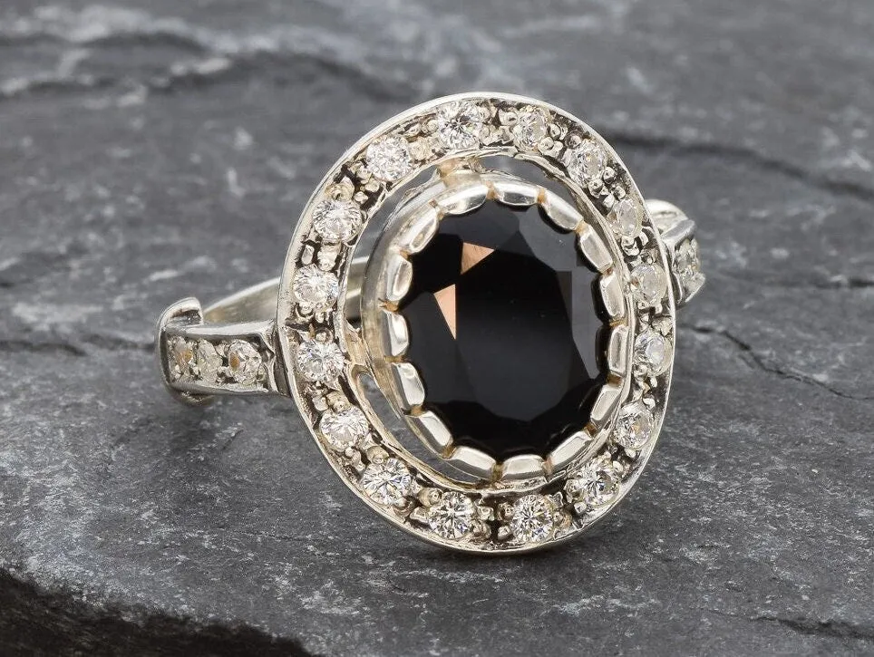 Vintage Onyx Ring - Black Oval Ring - Onyx Cocktail Ring