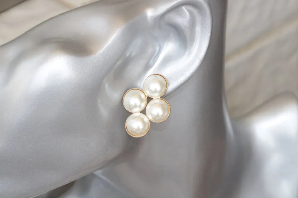 WHITE PEARL EARRINGS
